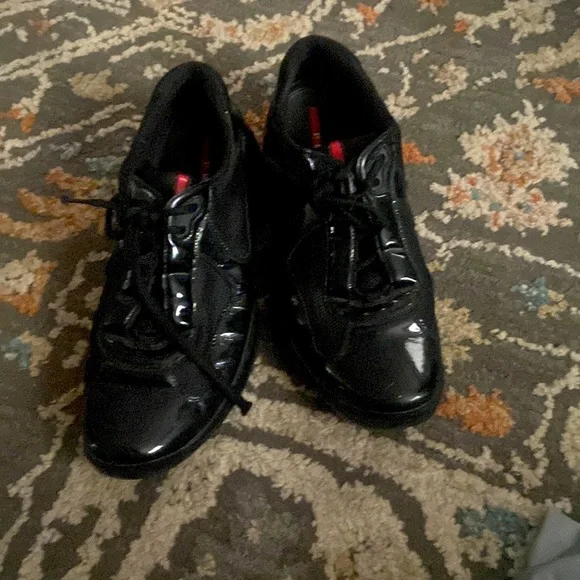 Prada - Picture 1 of 4